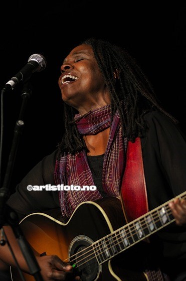 Ruthie Foster_2012_©Copyright.Artistfoto.no-012