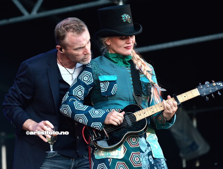 Di_ Derre_And_ Unni Wilhelmsen__DSC9910_artistfoto.no_Copyright