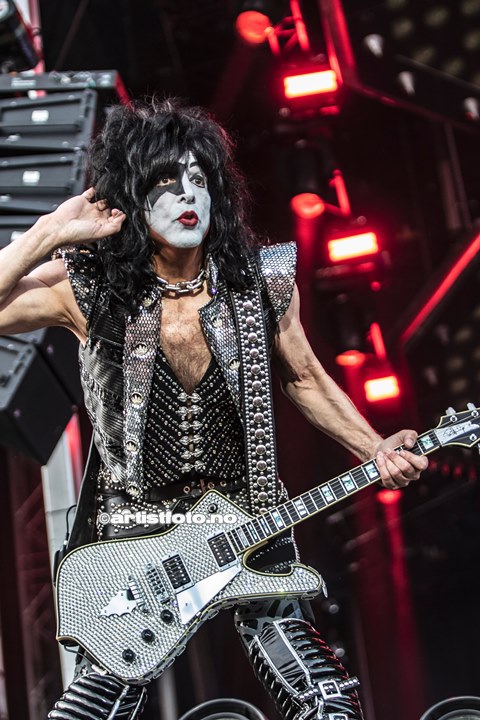 Kiss_Millie_021_Copyright_artistfoto_2019