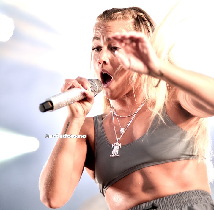 Julie Bergan på Skalldyrfestivalen, Mandal 2019. Foto: Svein Erik Nomeland