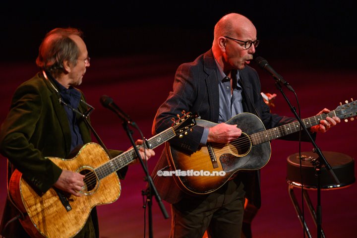 To rustne herrer, med Jonas Fjeld og Ole Paus, hadde konsert i Kilden i Kristiansand. Foto: Svein Erik Nomeland