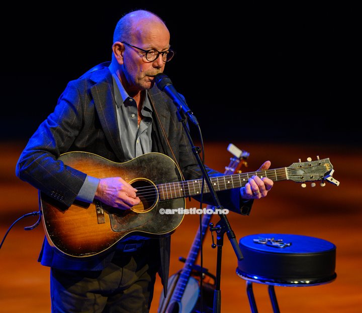 To rustne herrer, med Jonas Fjeld og Ole Paus, hadde konsert i Kilden i Kristiansand. Foto: Svein Erik Nomeland