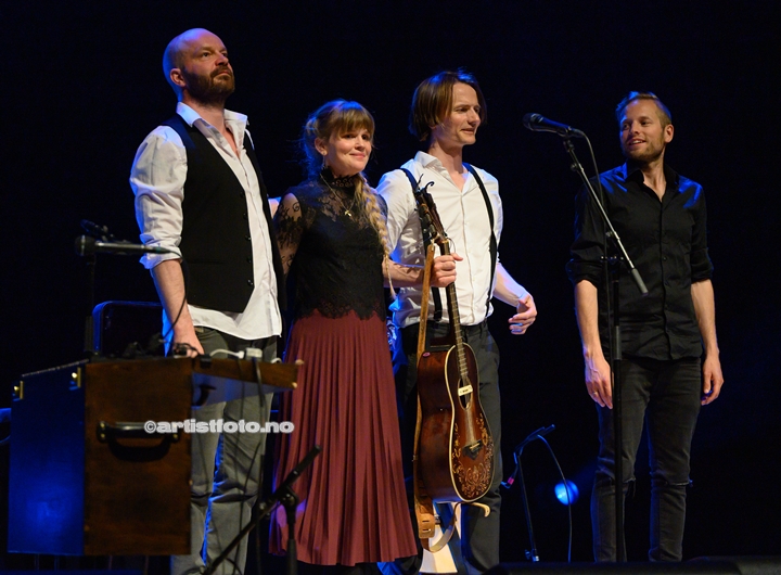 Fra venstre: Sveinung Sundli , Gunnhild Sundli, Magnus Børmark og Jon Even Schärer i Gåte, i Kilden. Foto: Svein Erik Nomeland