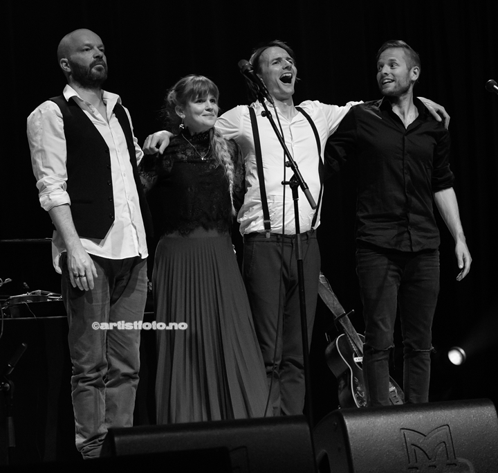 Fra venstre: Sveinung Sundli , Gunnhild Sundli, Magnus Børmark og Jon Even Schärer i Gåte, i Kilden. Foto: Svein Erik Nomeland