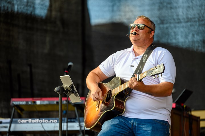 Johnny Sandåker på Øvre Torv i Kristiansand. Foto: Svein Erik Nomeland