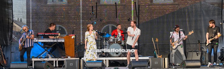 Stråmenn på Øvre Torv i Kristiansand. Foto: Svein Erik Nomeland