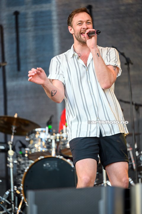 Stråmenn på Øvre Torv i Kristiansand. Foto: Svein Erik Nomeland