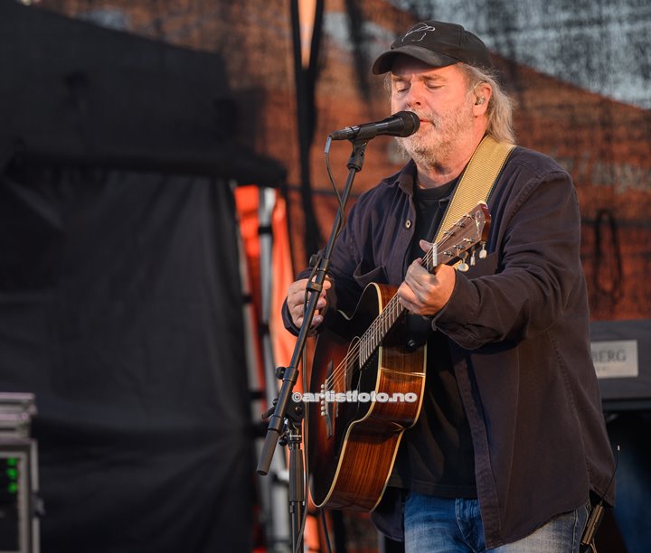 Henning Kvitnes på Skalldyrfestivalen i Mandal. Foto: Marie Launes