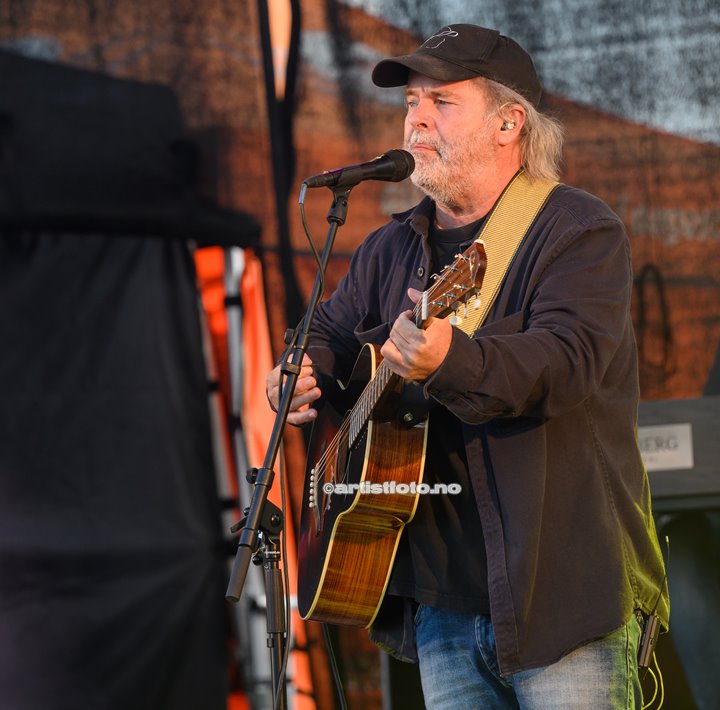 Henning Kvitnes på Skalldyrfestivalen i Mandal. Foto: Marie Launes