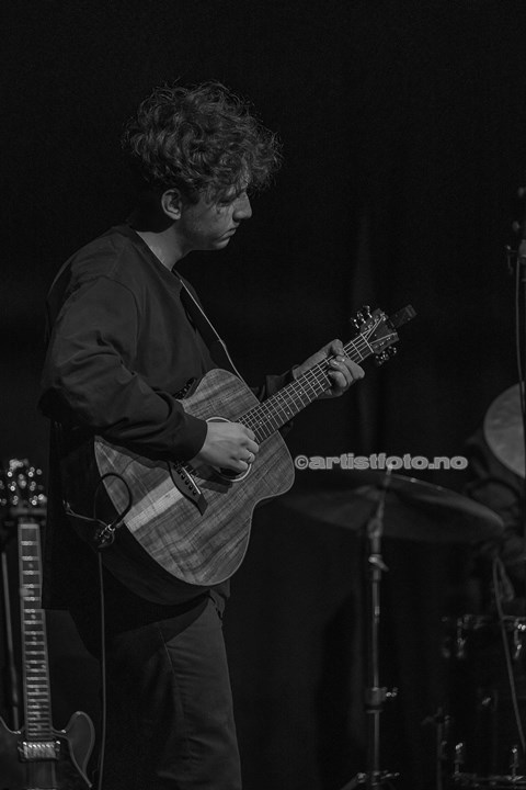 Simon Furnes på gitar, Havsus på Teateret i Kristiansand