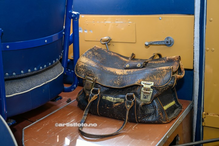 Bussjåfør Arvid Ødegård kjørte oss til den nye broa på Try. Holum Historielags 100 års feiring av Knuden.