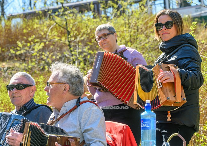 SydVest´n Trekkspillklubb på Holum Historielags 100 års feiring av Knuden.