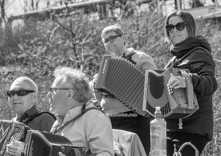SydVest´n Trekkspillklubb på Holum Historielags 100 års feiring av Knuden.