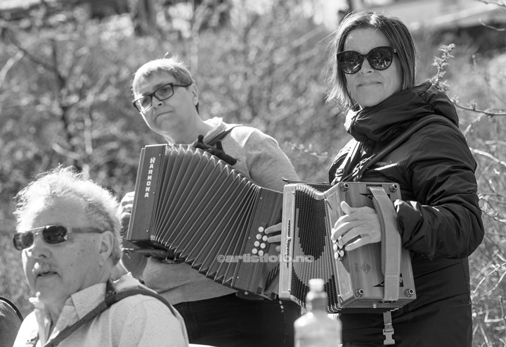 SydVest´n Trekkspillklubb på Holum Historielags 100 års feiring av Knuden.