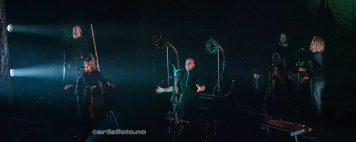 Wardruna består av: Einar Selvik, Lindy-Fay Hella Arne Sandvoll, Eilif Gundersen, HC Dalgaard, John Stenersen John Stenersen, i Kilden Kristiansand. Foto: Svein Erik Nomeland