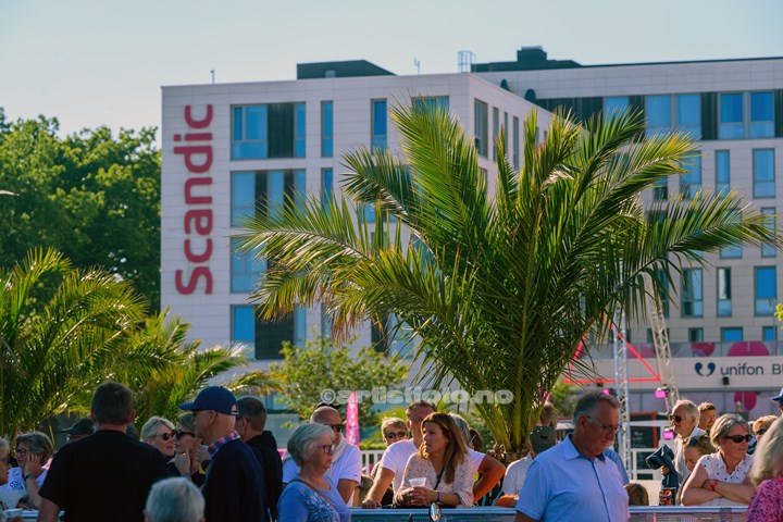 Andrea Bocelli og Kristiansand Symfoniorkester på Bystranda i Kristiansand. Foto: Svein Erik Nomeland