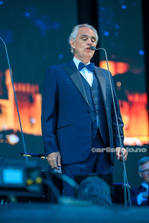 Andrea Bocelli og Kristiansand Symfoniorkester på Bystranda i Kristiansand. Foto: Svein Erik Nomeland