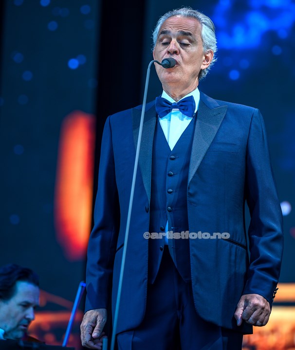 Andrea Bocelli og Kristiansand Symfoniorkester på Bystranda i Kristiansand. Foto: Svein Erik Nomeland
