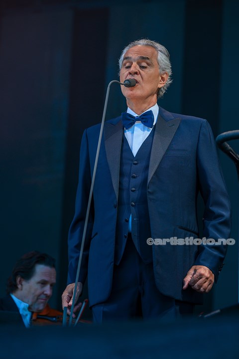 Andrea Bocelli og Kristiansand Symfoniorkester på Bystranda i Kristiansand. Foto: Svein Erik Nomeland