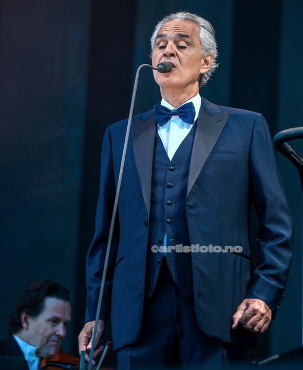 Andrea Bocelli og Kristiansand Symfoniorkester på Bystranda i Kristiansand. Foto: Svein Erik Nomeland