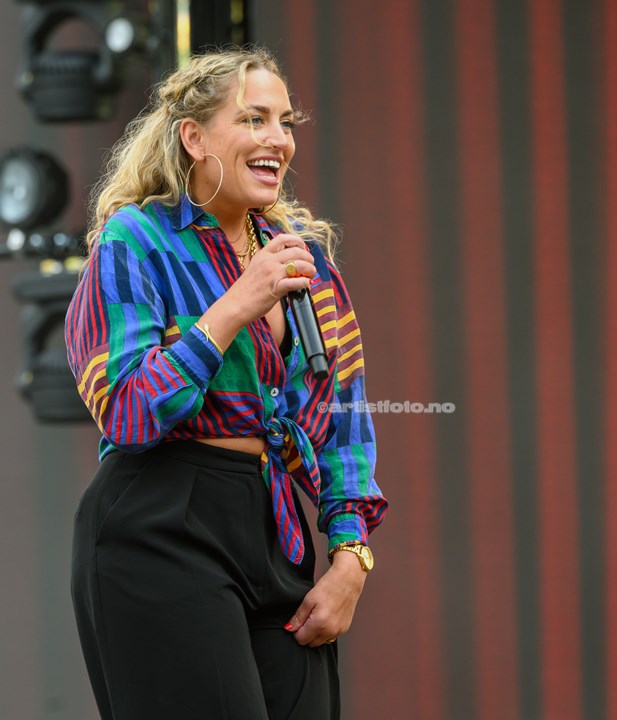 Izabell på Viking Stadion. Foto: Svein Erik Nomeland