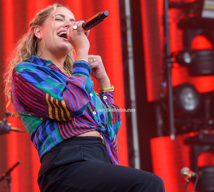 Izabell på Viking Stadion. Foto: Svein Erik Nomeland
