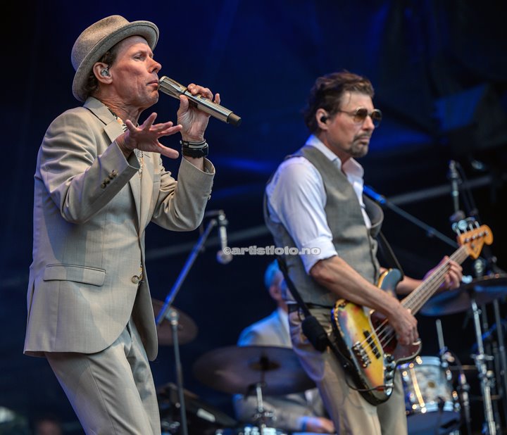 Fra venstre: Bo Sundström og Michael Malmgren. Bo Kaspers Orkester, Canal Street, Arendal. Foto: Svein Erik Nomeland