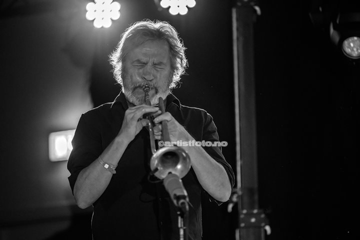 Nils Petter Molvær på Canal Street, Arendal. Foto: Svein Erik Nomeland