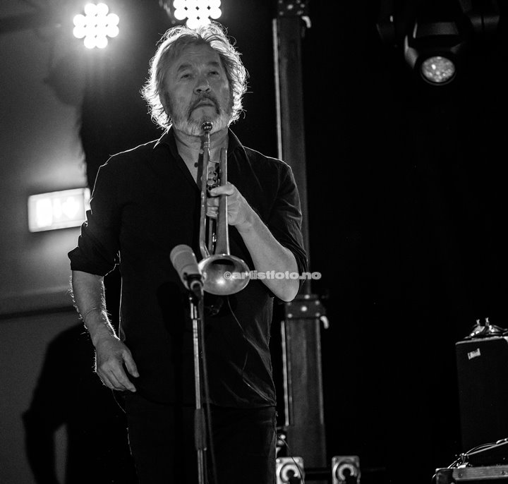 Nils Petter Molvær på Canal Street, Arendal. Foto: Svein Erik Nomeland