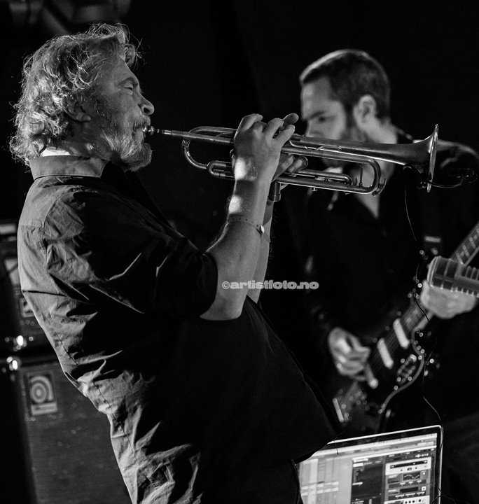 Nils Petter Molvær på Canal Street, Arendal. Foto: Svein Erik Nomeland
