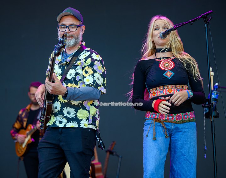 Olav Senstad og Sol Heilo på Canal Street, Arendal. Foto: Svein Erik Nomeland