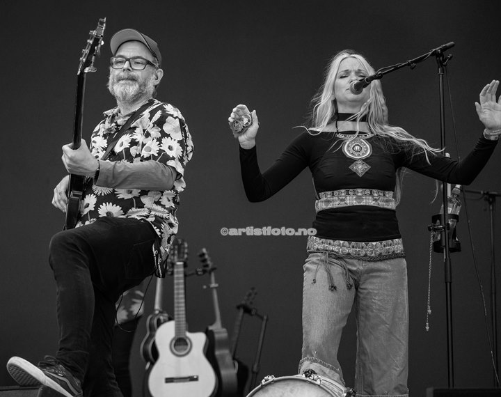 Olav Senstad og Sol Heilo på Canal Street, Arendal. Foto: Svein Erik Nomeland