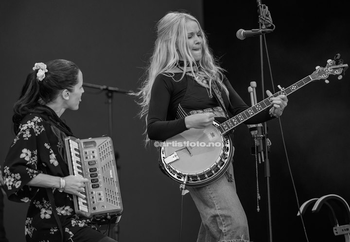 Sol Heilo på Canal Street, Arendal. Foto: Svein Erik Nomeland