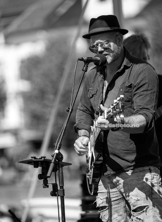 Tomas Fianbakken, Tomas F Band, Canal Street, Arendal. Foto: Svein Erik Nomeland