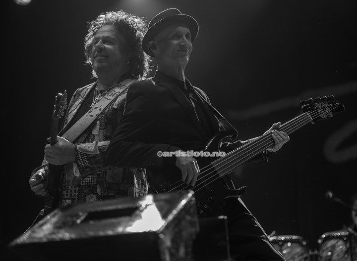 Fra venstre: Steve Lukather og John Pierce, Toto, Vulkan Open Air, Oslo. Foto: Svein Erik Nomeland