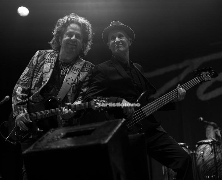 Fra venstre: Steve Lukather og John Pierce, Toto, Vulkan Open Air, Oslo. Foto: Svein Erik Nomeland