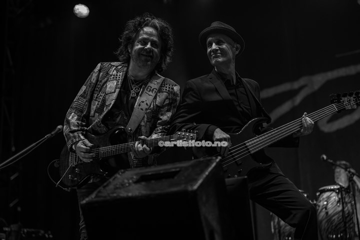 Fra venstre: Steve Lukather og John Pierce, Toto, Vulkan Open Air, Oslo. Foto: Svein Erik Nomeland