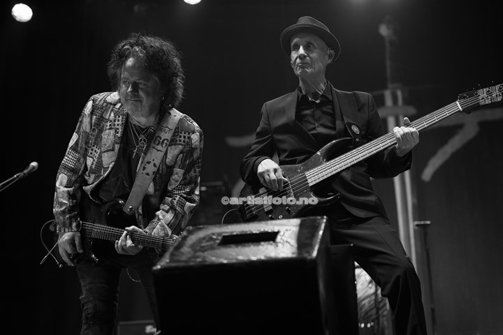 Fra venstre: Steve Lukather og John Pierce, Toto, Vulkan Open Air, Oslo. Foto: Svein Erik Nomeland
