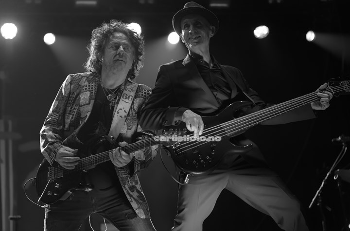 Fra venstre: Steve Lukather og John Pierce, Toto, Vulkan Open Air, Oslo. Foto: Svein Erik Nomeland