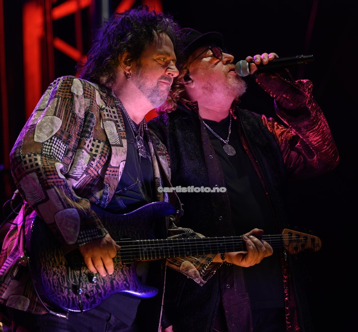 Fra venstre: Steve Lukather og Joseph Williams, Toto, Vulkan Open Air, Oslo. Foto: Svein Erik Nomeland