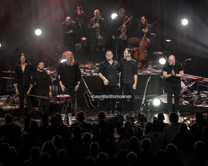Green Carnation og Kristiansand Strykekvartett bak, Kilden. Foto: Svein Erik Nomeland