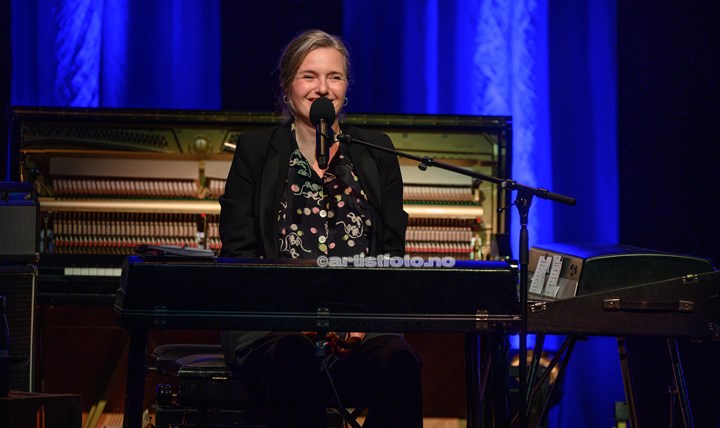 Ingrid Bjørnov og Øystein Sunde i Sandnes Kulturhus. Foto: Svein Erik Nomeland