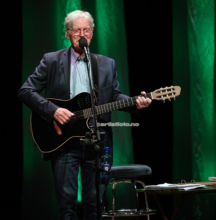 Ingrid Bjørnov og Øystein Sunde i Sandnes Kulturhus. Foto: Svein Erik Nomeland