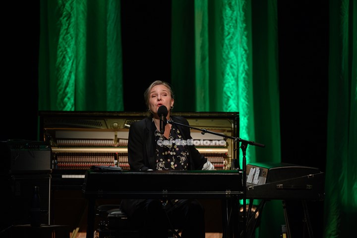 Ingrid Bjørnov og Øystein Sunde i Sandnes Kulturhus. Foto: Svein Erik Nomeland