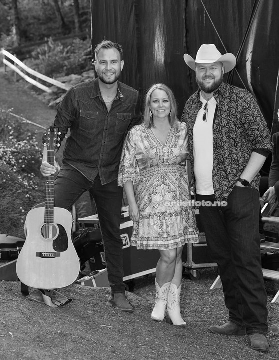 Fra venstre: Erlend Gunstveit, Hanne Sørvaag , Arthur Stulien, Lindland Gård, Mandal. Foto: Svein Erik Nomeland