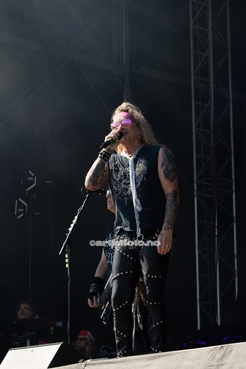 Steel Panther på Tons of Rock 2022. Foto: Millie Steinsdóttir Leirvik
