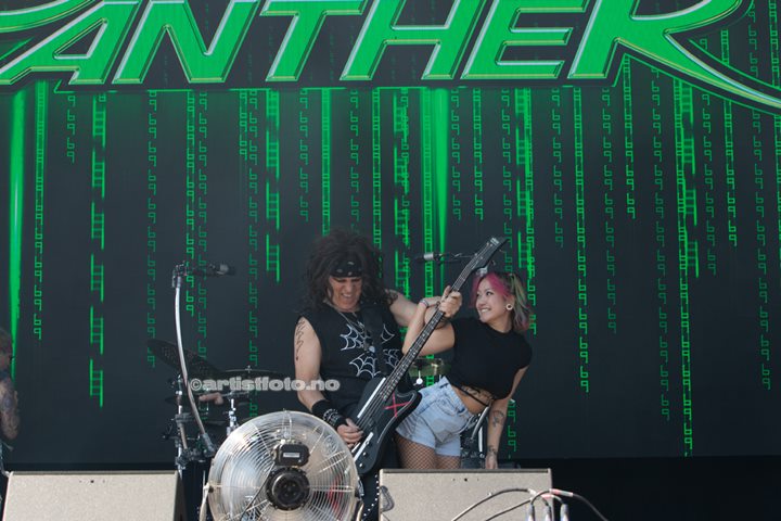 Steel Panther på Tons of Rock 2022. Foto: Millie Steinsdóttir Leirvik