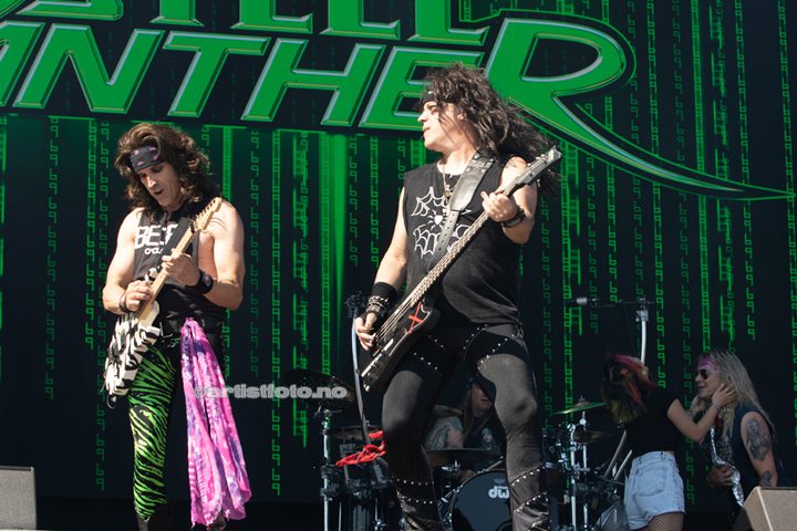 Steel Panther på Tons of Rock 2022. Foto: Millie Steinsdóttir Leirvik