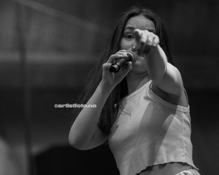 Sigrid på Ravnedalen Live 2023 , Kristiansand. Foto: Svein Erik Nomeland