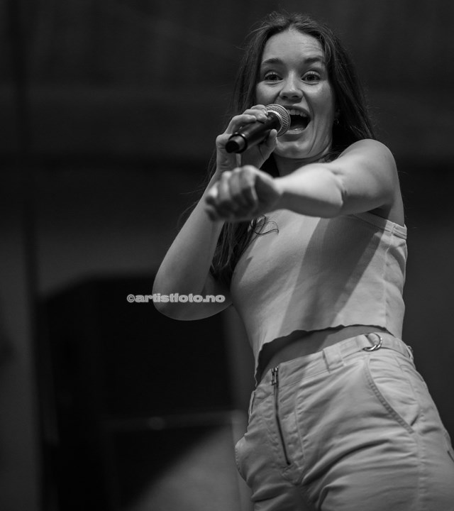 Sigrid på Ravnedalen Live 2023 , Kristiansand. Foto: Svein Erik Nomeland